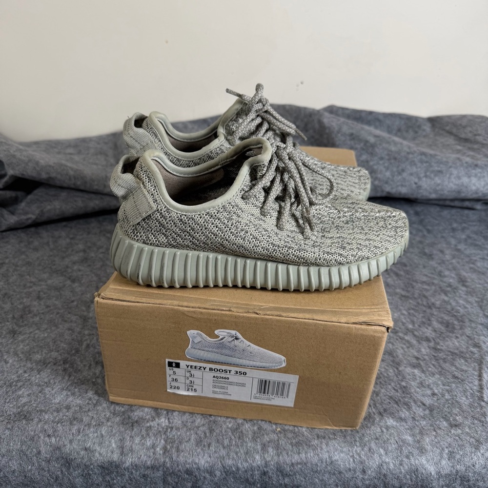adidas Yeezy Boost 350 v1 moonrock Agate Gray Men’s size 3.5 Women’s 5